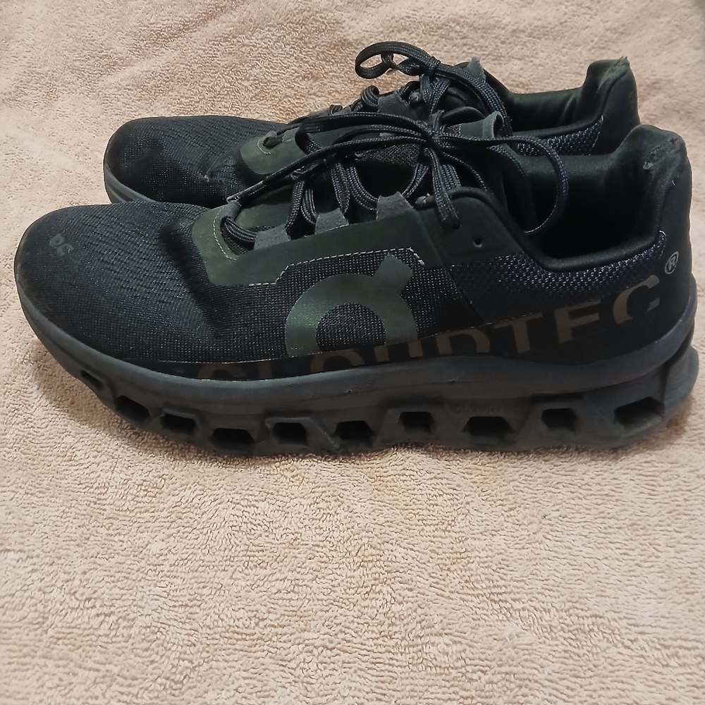 On Running Cloud Running Sneakers — Black - Picture 8 of 12